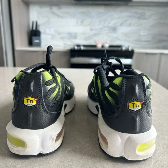 Nike Air Max Plus - Picture 3 of 5
